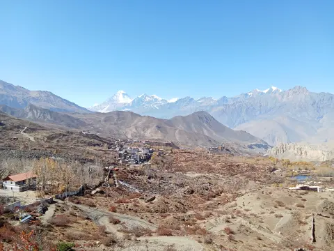 Lower Mustang Trek